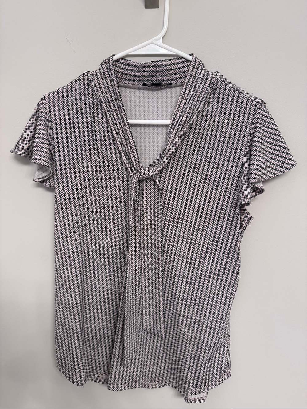 NWOT Adrianna Papell Tie-Neck Short Sleeve Blouse